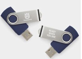 USB Memory RWYA, 8 GB - Husqvarna en el grupo Productos forestales y para el jardín de Husqvarna / Husqvarna Ropa de trabajo/equipo / Ropa de trabajo / Accesorios con GPLSHOP (5822977-01)