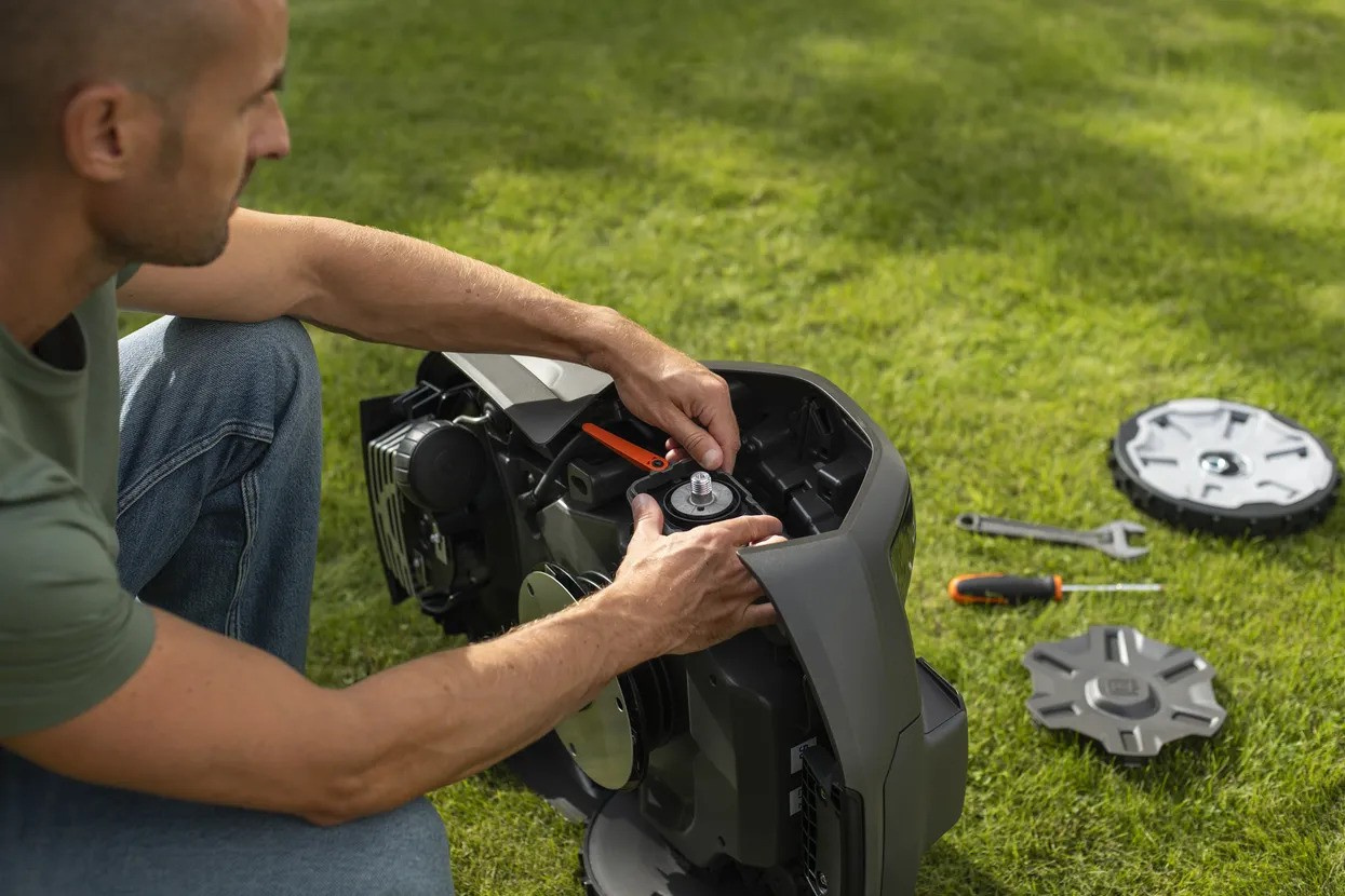 Automower® Wheel Cleaner