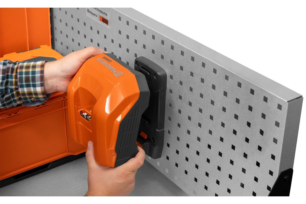 Placa de montaje en pared Husqvarna para cargador C500X y C750X