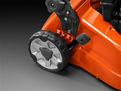 HusqvarnaLC 141iV Cortacésped A Batería