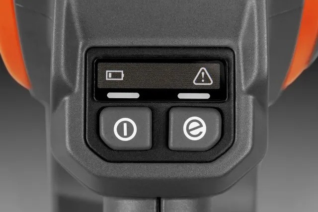 Husqvarna 215iL Tri-Cut Trimmer a batería + B70 & C80