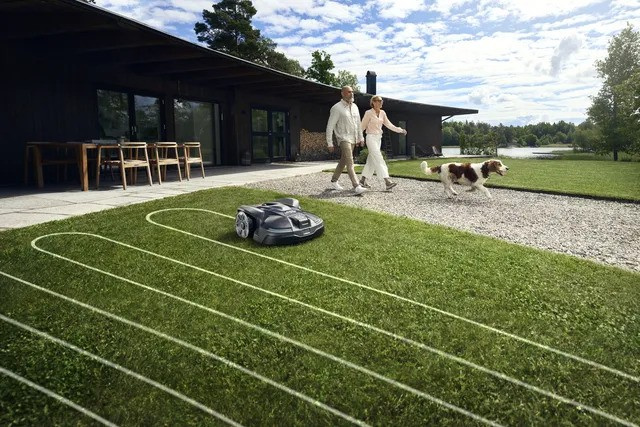 Husqvarna Automower® 310E Nera con tecnología sin cables