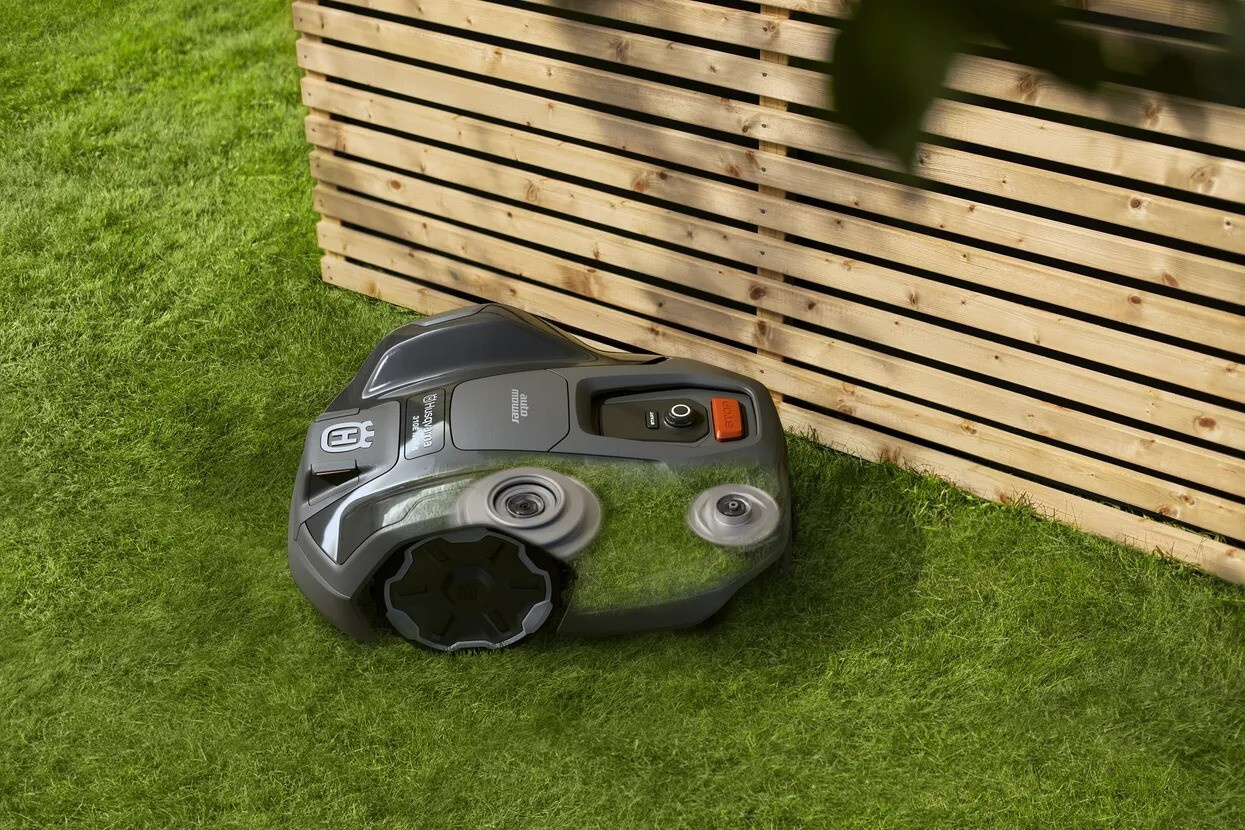 Husqvarna Automower® 310E Nera con tecnología sin cables