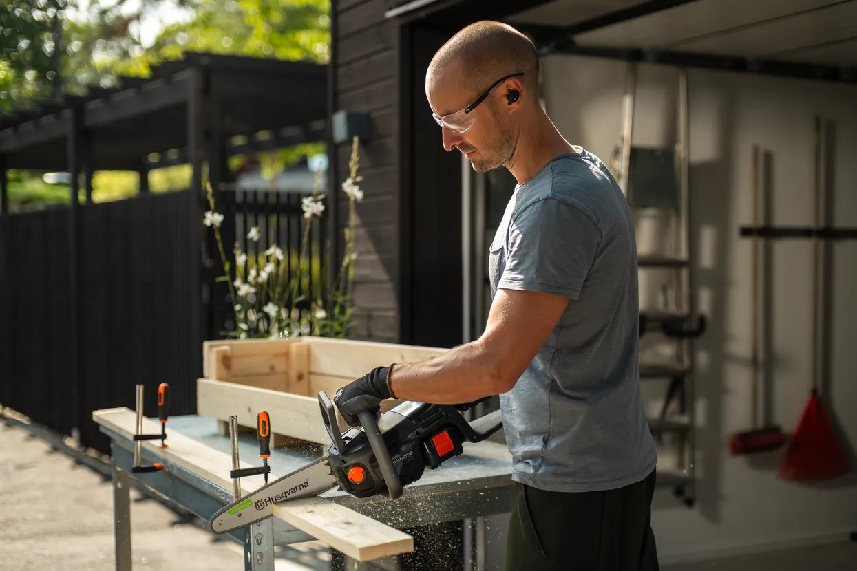 Husqvarna ASPIRE™ C15X-P4A con batería y cargador