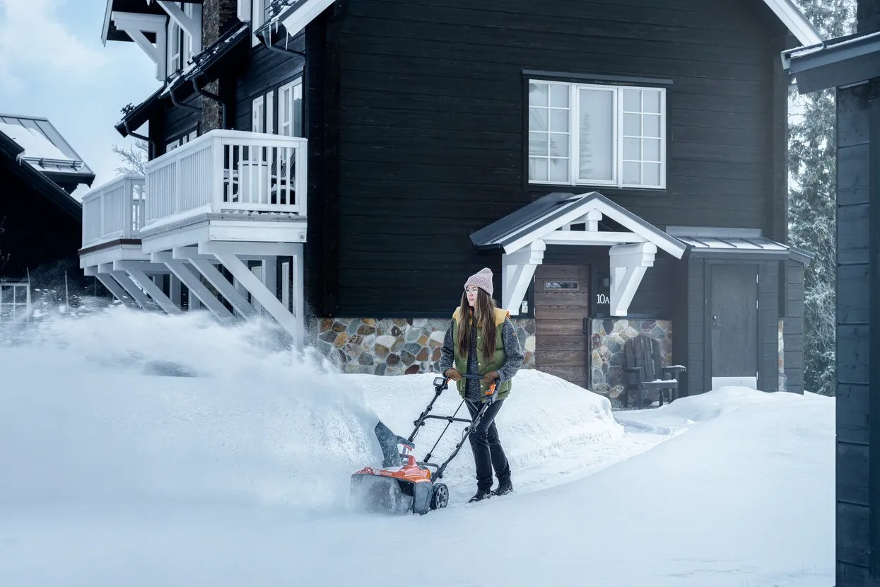 Husqvarna ST 143i Quitanieves