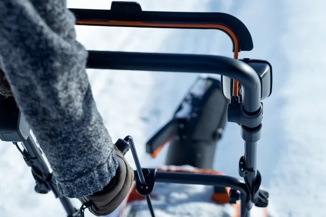 Husqvarna ST 143i Quitanieves