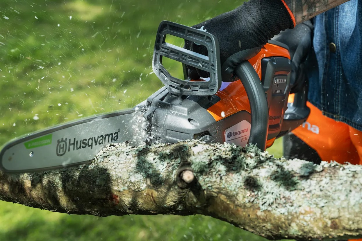 Husqvarna 215i motosierra a batería con batería y cargador