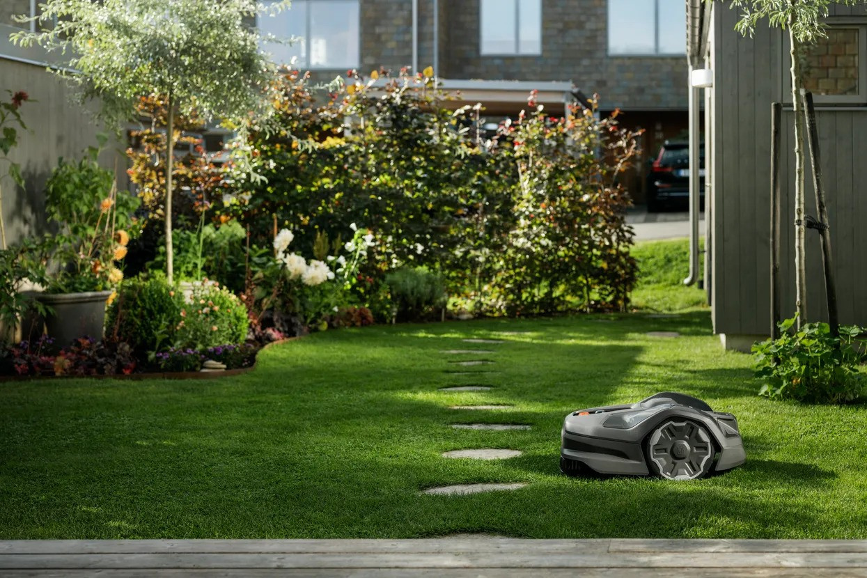 Husqvarna Automower® 305E Nera Robot Cortacésped