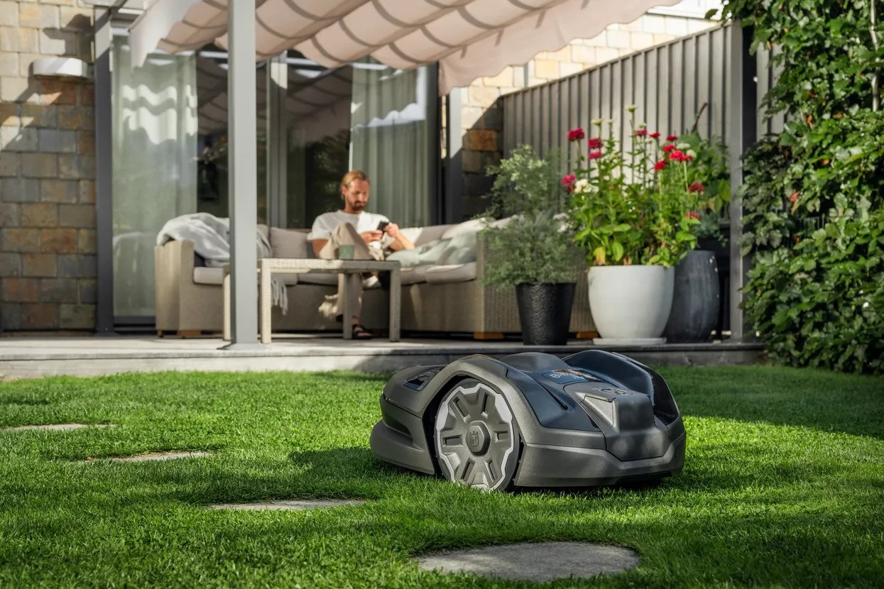 Husqvarna Automower® 305E Nera Robot Cortacésped