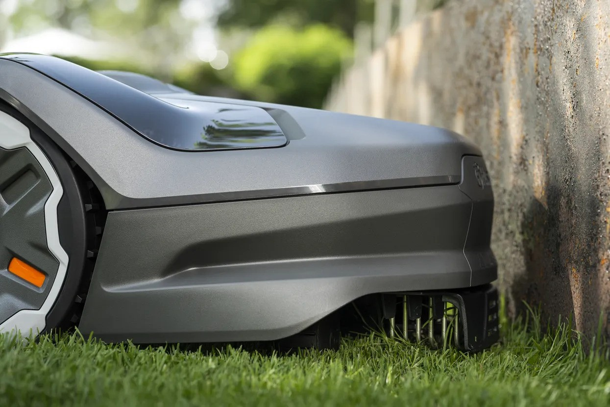 Husqvarna Automower® 305E Nera Robot Cortacésped