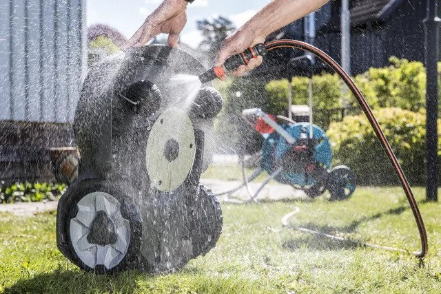 Husqvarna Automower® 305E Nera Robot Cortacésped