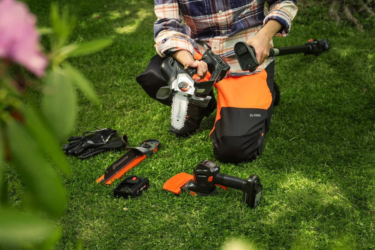 Husqvarna Aspire™ P8X-P4A con batería y cargador