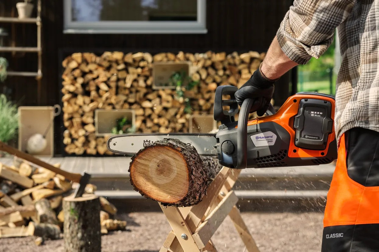 Husqvarna 242i motosierra a batería con batería y cargador