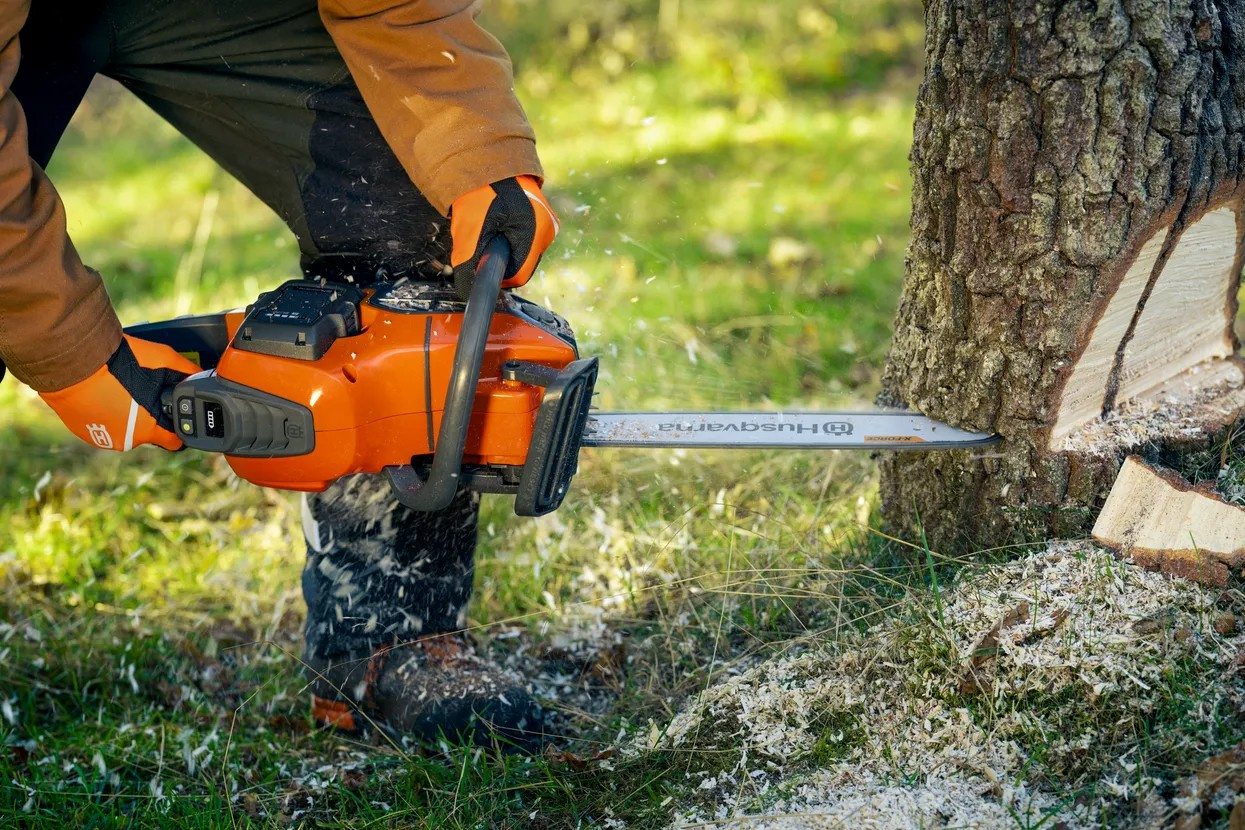 Motosierra a batería Husqvarna 440i con batería y cargador